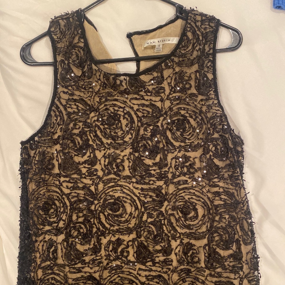 Sleeveless tank with lace detail